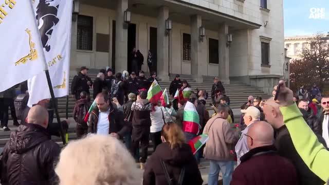 Bulgaristan’da Euro krizi büyüyor: Halk sokaklara döküldü