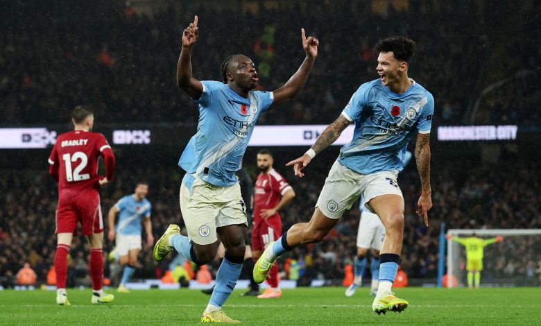 İngiltere Premier Lig'de Manchester City, son şampiyon Liverpool'u 3-0 yenerek zirve hesaplarını karıştırdı