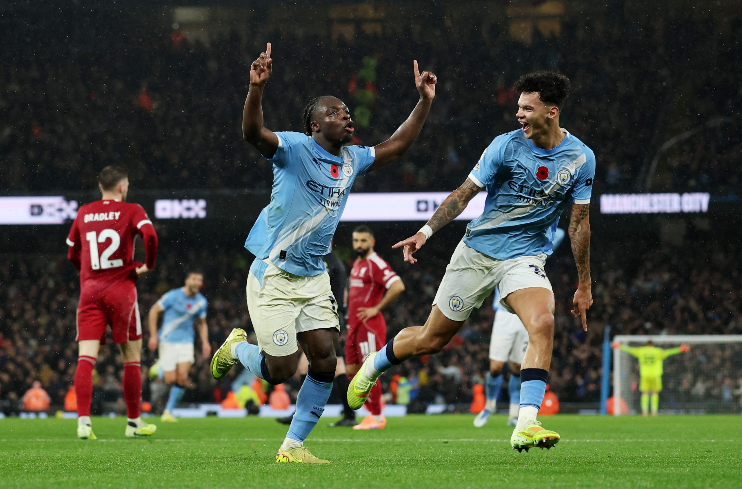 Manchester City, şampiyonu ezdi 1 İngiltere Premier Lig'de Manchester City, son şampiyon Liverpool'u 3-0 yenerek zirve hesaplarını karıştırdı