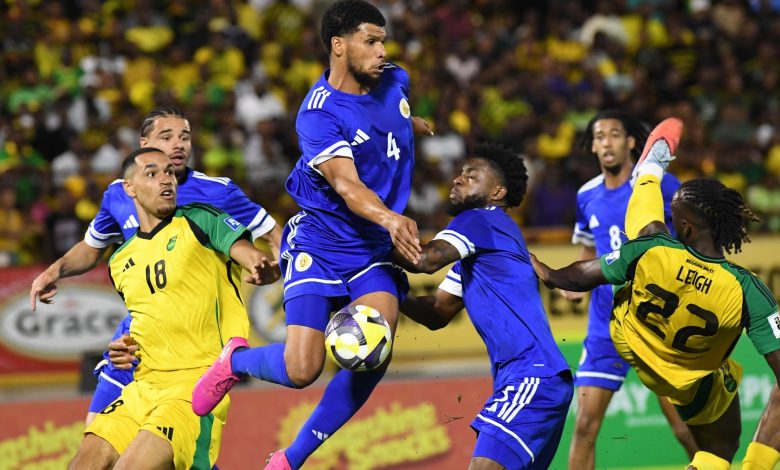 Karayiplerin küçük ada ülkesi Curaçao, Jamaika’dan aldığı kritik beraberlikle 2026 Dünya Kupası’na katılma hakkı kazanarak futbol tarihine geçti.