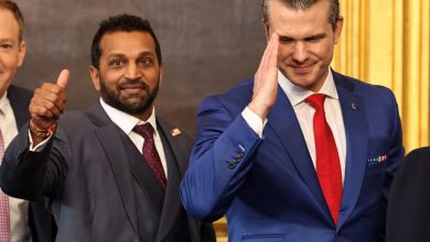 ABD’de altı Demokrat vekilin askerlere “yasa dışı emirleri reddedin” çağrısı yaptığı video sonrası FBI’ın ifadeler için temas kurması, Trump’ın “isyan” suçlamalarıyla daha da büyüyen krizi yeni bir aşamaya taşıdı.