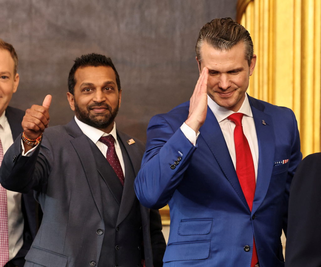 FBI, “yasadışı emre itaatsizlik” videosu sonrası Demokrat vekilleri ifadeye çağırdı 1 ABD’de altı Demokrat vekilin askerlere “yasa dışı emirleri reddedin” çağrısı yaptığı video sonrası FBI’ın ifadeler için temas kurması, Trump’ın “isyan” suçlamalarıyla daha da büyüyen krizi yeni bir aşamaya taşıdı.