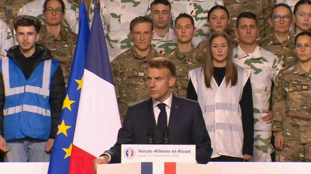 Emmanuel Macron, Fransa’da 18-19 yaş gençlere yönelik 10 aylık gönüllü askerlik programının gelecek yaz başlayacağını açıkladı.