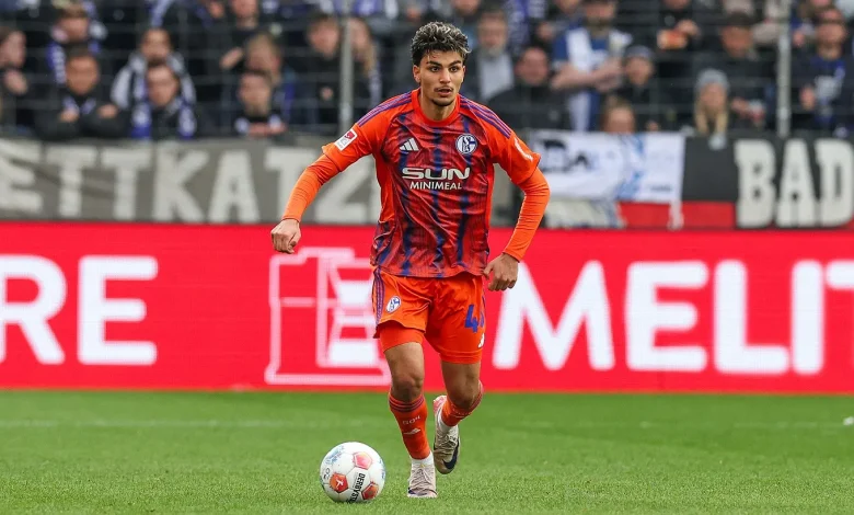 Galatasaray, kadrosunda bulunan Kaan Ayhan’ın kardeşi Mertcan Ayhan’ı transfer etmek için Roma ile rekabet ediyor