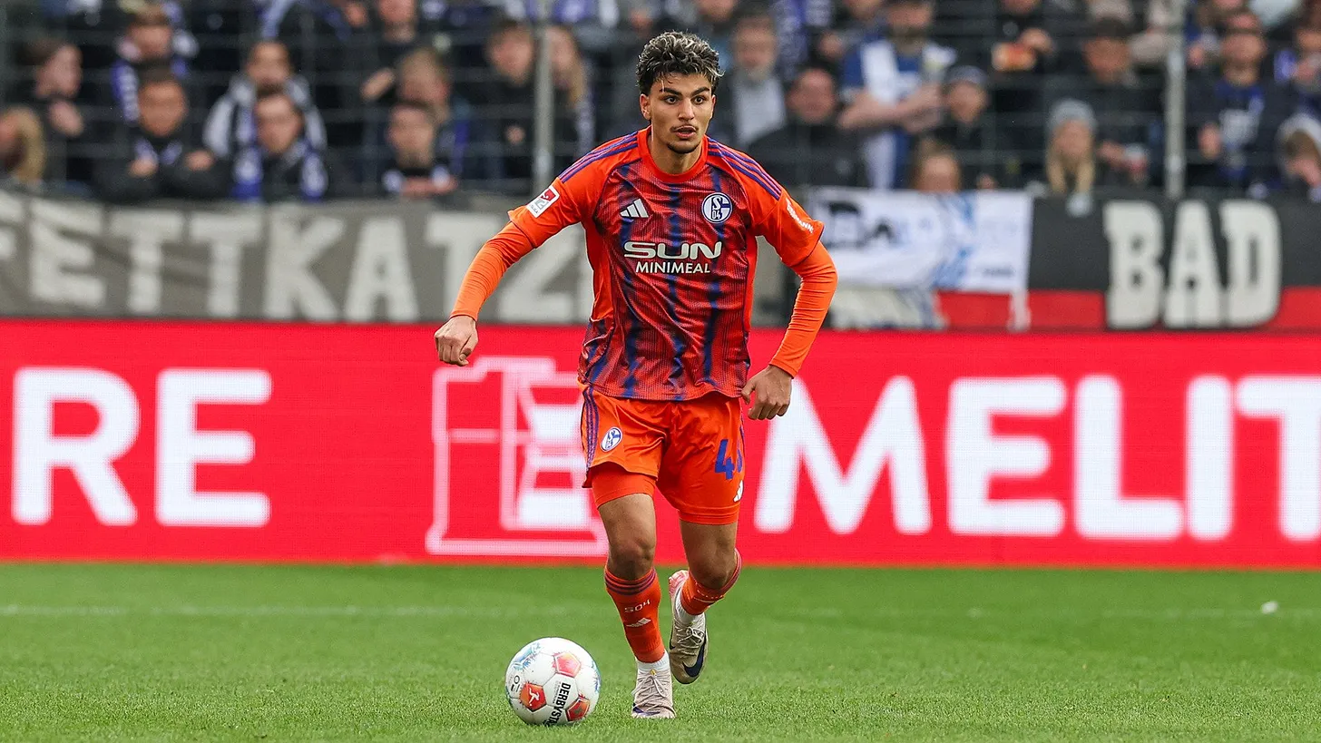 Galatasaray, kadrosunda bulunan Kaan Ayhan’ın kardeşi Mertcan Ayhan’ı transfer etmek için Roma ile rekabet ediyor