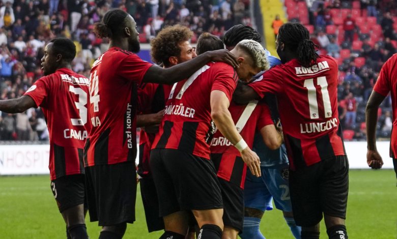 Gaziantep FK galibiyeti kaçırdı! 12 Gaziantep FK, Trendyol Süper Lig’de Sorescu ile penaltı kaçırdığı maçta Çaykur Rizespor ile 2-2 berabere kaldı