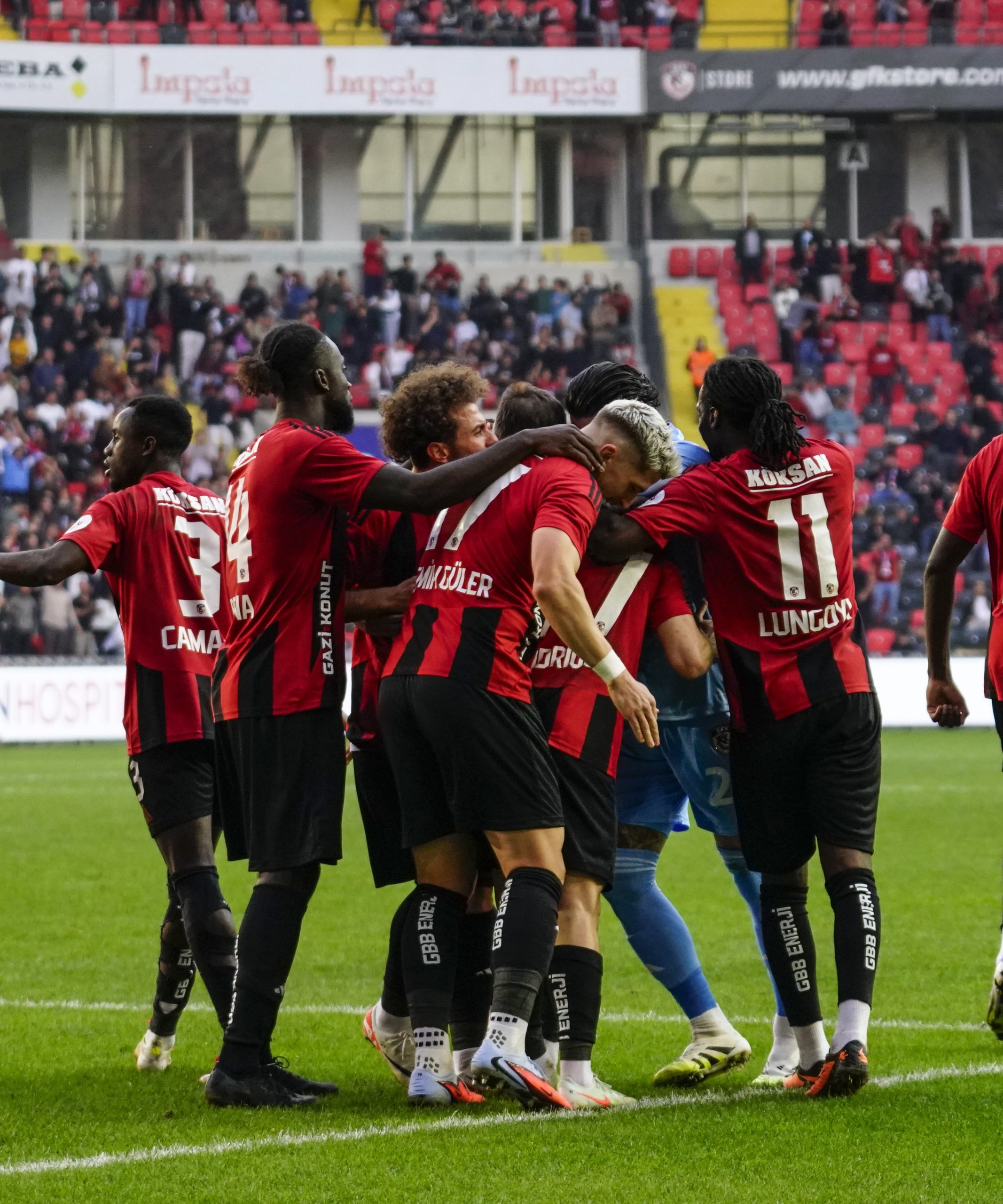 Gaziantep FK, Trendyol Süper Lig’de Sorescu ile penaltı kaçırdığı maçta Çaykur Rizespor ile 2-2 berabere kaldı