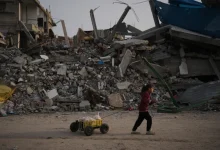 İsrail ordusu, ateşkese rağmen Gazze’nin kuzeyinden güneye birçok noktayı kara, deniz ve havadan hedef aldı. Can kaybı 70 bin 100’e yükseldi.