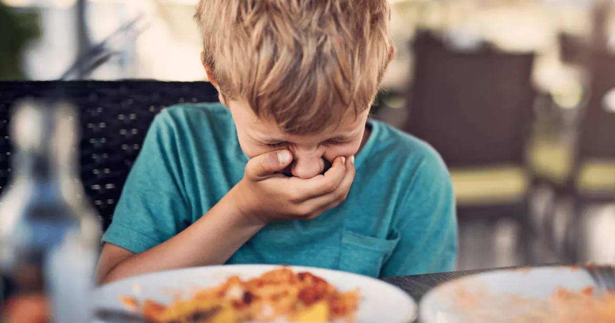Gıda zehirlenmesi çoğu zaman birkaç gün içinde atlatılsa da özellikle çocuklar, hamileler ve kronik hastalığı olanlar için hayati risk taşıyabiliyor.