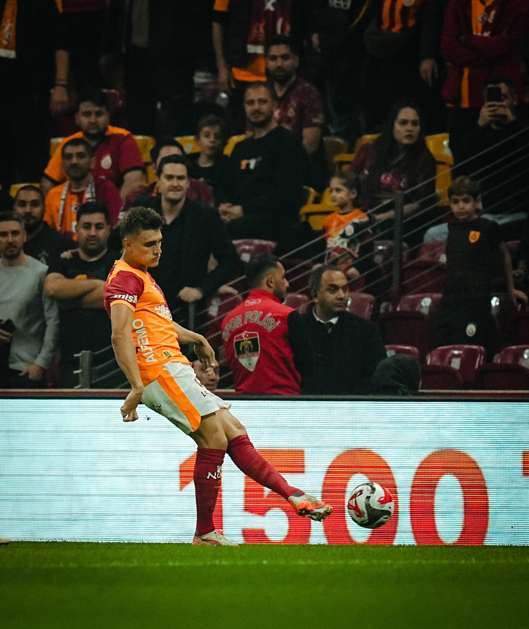 Trendyol Süper Lig’de Galatasaray ilk yarıyı 1-0 geride kapattığı Gençlerbirliği’ni 3-2 yenerek iki maç aradan sonra galip geldi