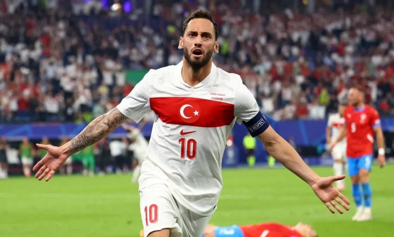 A Milli Futbol Takımı'nın İspanya maçı öncesi Hakan Çalhanoğlu sakatlığı nedeniyle kadrodan çıkarıldı