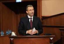 Pendik Belediye Başkanı Ahmet Cin, bütçe görüşmelerinde CHP’li İBB yönetimini “vesayet, borç, yolsuzluk ve çöküş” iddialarıyla hedef aldı