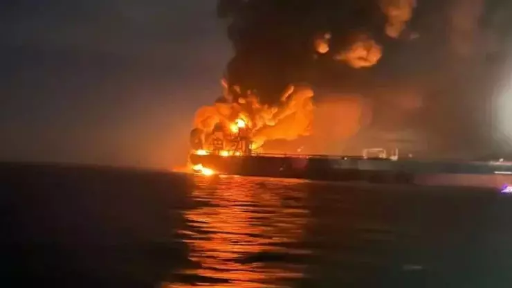 Karadeniz’de iki tanker arka arkaya patladı 1 Karadeniz açıklarında seyreden KAIROS ve VIRAT adlı iki tanker art arda patlama yaşadı