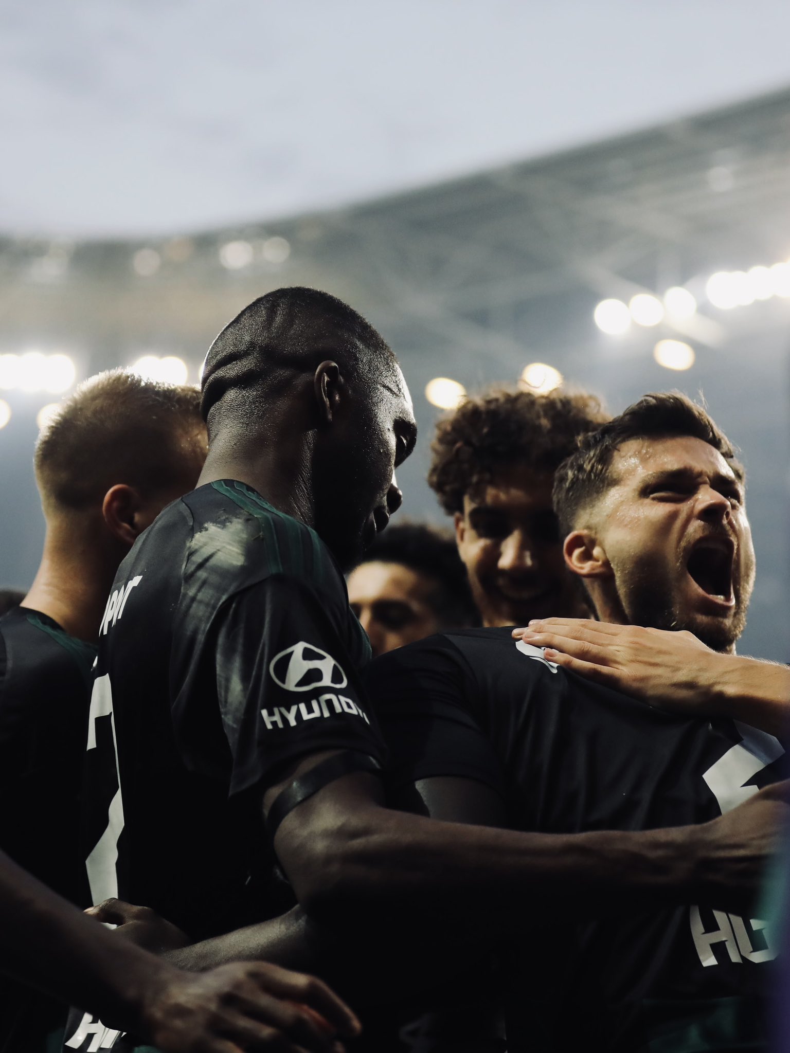 Galatasaray 225 gün sonra kaybetti 1 Kocaelispor deplasmanında 1-0 mağlup olan Galatasaray, Trendyol Süper Lig'de 19 maç sonra ilk yenilgisini aldı