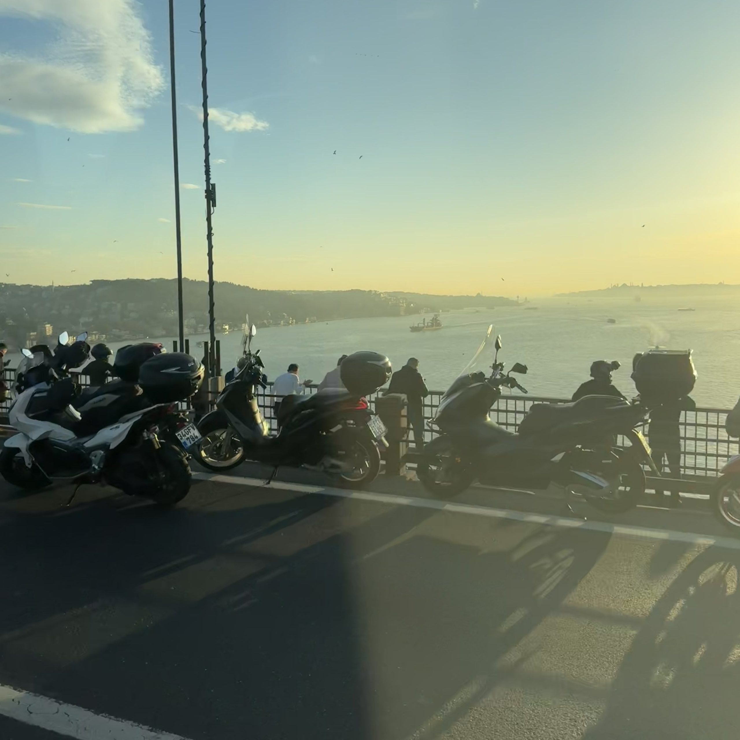 İstanbul’da 15 Temmuz Şehitler Köprüsü’nden bir vatandaş atlayarak yaşamına son vermek istedi