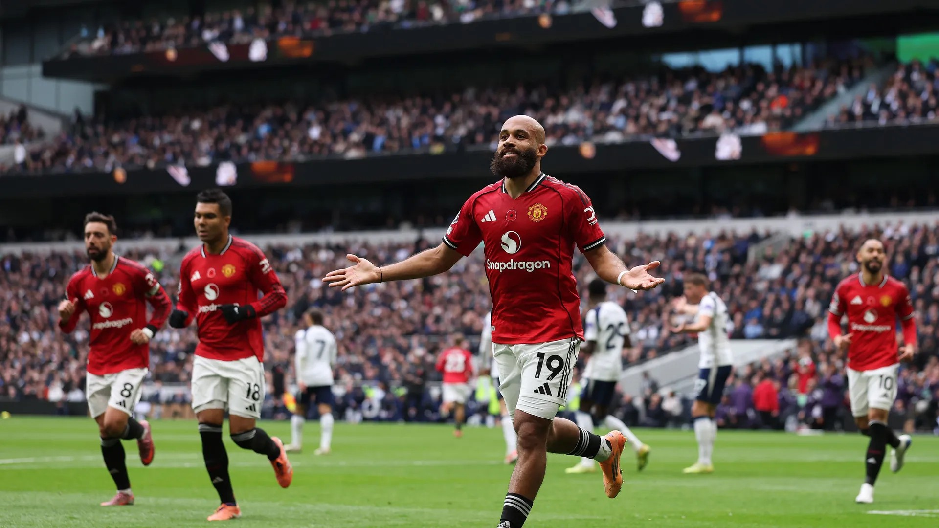 Manchester United kaybetmeyi unuttu 1 İngiltere Premier Lig’de Manchester United, Tottenham deplasmanında 2-2 berabere kalarak yenilmezliğini 5 maça çıkardı