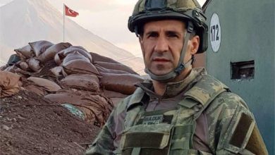 Emekli Kurmay Albay Orkun Özeller, MHP Genel Başkanı Devlet Bahçeli'nin şikayeti üzerine açılan davada ilk kez hakim karşısına çıktı. Mahkeme, Özeller için tahliye kararı verdi