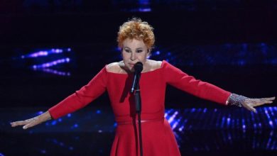 İtalyan müziğinin efsane sesi Ornella Vanoni 91 yaşında yaşamını yitirdi 1 İtalya’nın unutulmaz yorumcularından Ornella Vanoni, Milano’daki evinde geçirdiği kalp krizi sonucu 91 yaşında hayatını kaybetti.