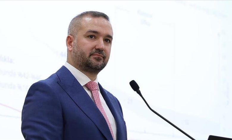 Merkez Bankası Başkanı Fatih Karahan, dezenflasyon sürecine ilişkin değerlendirmesinde, 2026 sonunda enflasyonun yüzde 13-19 aralığında olacağını öngördüklerini söyledi