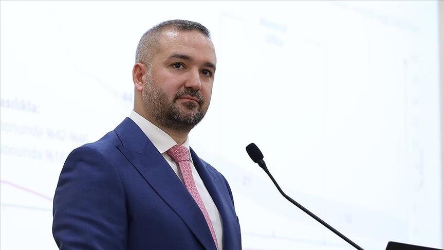 TCMB Başkanı Karahan: Enflasyon yüzde 13-19 aralığına gerileyecek 1 Merkez Bankası Başkanı Fatih Karahan, dezenflasyon sürecine ilişkin değerlendirmesinde, 2026 sonunda enflasyonun yüzde 13-19 aralığında olacağını öngördüklerini söyledi