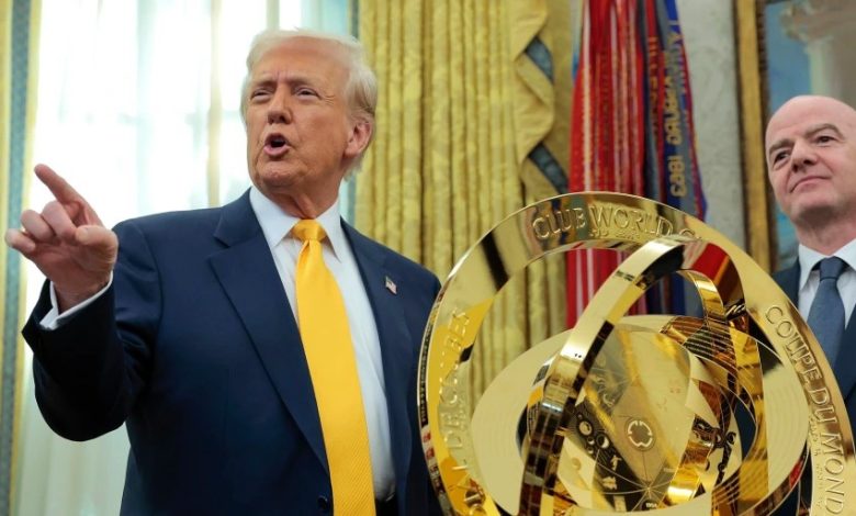 Donald Trump, Los Angeles ve California’daki güvenlik endişeleri giderilmediği takdirde 2026 FIFA Dünya Kupası karşılaşmalarının farklı şehirlere kaydırılabileceğini söyledi.