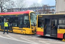 Polonya’nın başkenti Varşova’da sabah saatlerinde iki tramvay ile şehir içi otobüsün çarpışması sonucu 24 kişi yaralandı, 16 kişi hastaneye kaldırıldı.