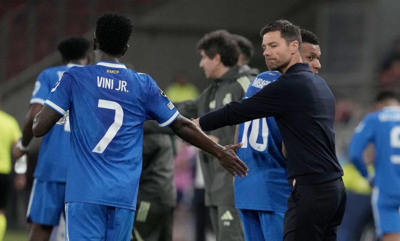 Vinicius Junior barış ilan etti 15 Real Madrid'de Kylian Mbappe ile aynı veya daha fazla maaş alma talebinden geri adım atan Vinicius Junior, kulübün teklif ettiği indirimi kabul etti