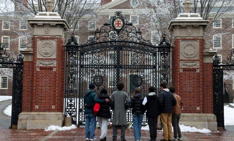 ABD’nin Rhode Island eyaletindeki Brown Üniversitesi’nde iki kişinin öldüğü, dokuz kişinin yaralandığı silahlı saldırıya ilişkin soruşturmada gözaltına alınan kişi serbest bırakıldı.