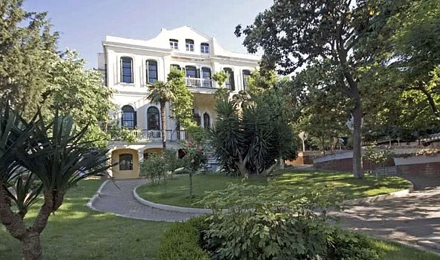 Adalar Cumhuriyet Başsavcılığı'nın emanet deposunda 12 silahın kaybolduğu ortaya çıktı; zabıt katibi U.E. tutuklanırken kayıp 9 silahtan hâlâ iz yok.