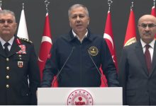 İçişleri Bakanı Ali Yerlikaya, Yalova’daki operasyonda DEAŞ’lı teröristler tarafından açılan ateş sonucu 3 polisin şehit olduğunu, 8 polis ile 1 bekçinin yaralandığını bildirdi