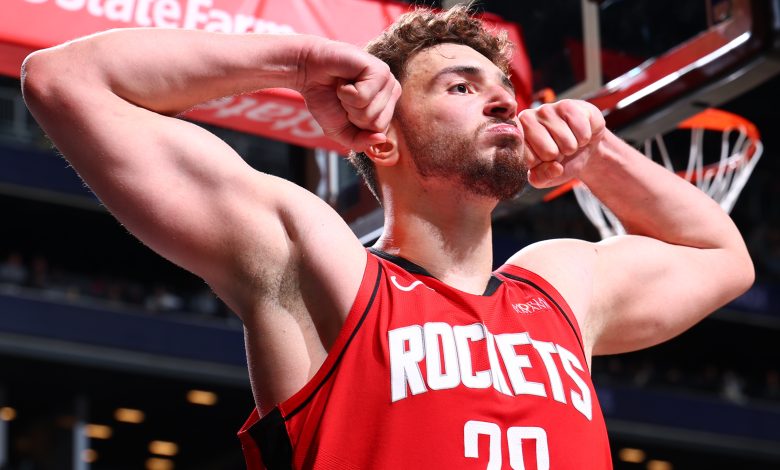 Alperen Şengün'den tarihi başarı 13 NBA'de Houston Rockets, Sacramento Kings'i 121-95 yenerken 28 sayıyla oynayan Alperen Şengün ise NBA kariyerinde 5 bin sayı barajını aştı