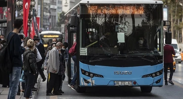 Ankara'da ulaşıma zam 1 Ankara'da ulaşıma yapılan son zamla zamla birlikte halihazırda 26 TL olan tam bilet ücreti, yüzde 35'lik artışla 35 TL'ye yükseltildi