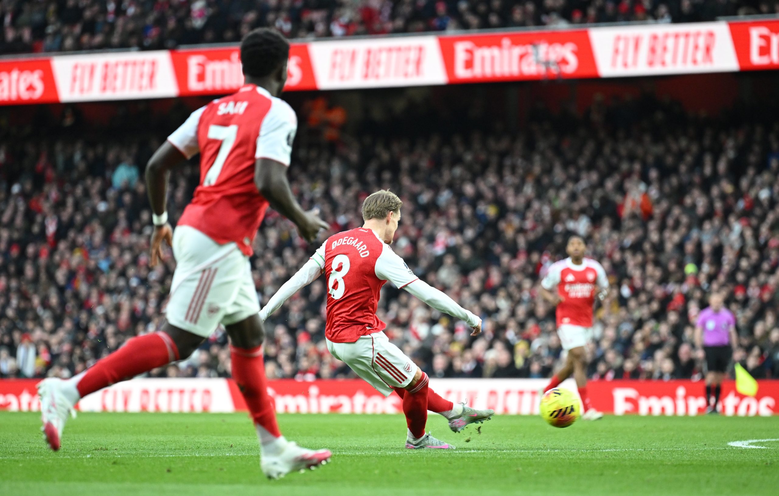 İngiltere Premier Lig’de Arsenal, Brighton’ı 2-1 yenerek 2 puan farkla liderliğini sürdürdü