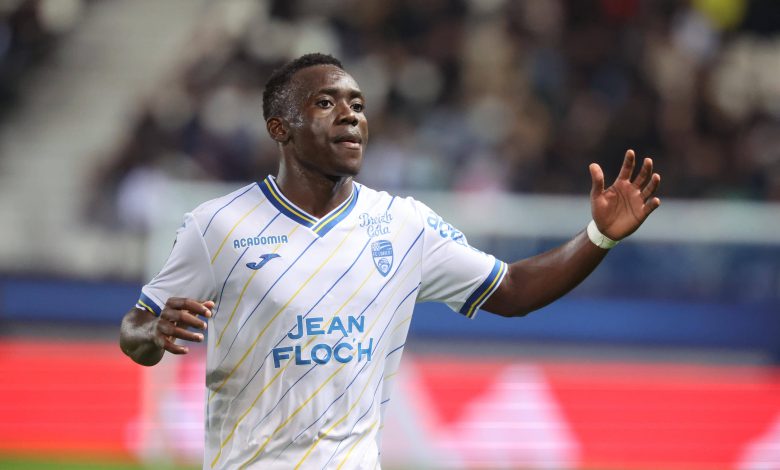 Fenerbahçe, Galatasaray ve Beşiktaş, Lorient'in 21 yaşındaki orta sahası Arthur Awom için savaşıyor