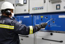 İstanbul’un Avcılar ilçesinde 30 saati aşkın süre devam eden elektrik kesintisi, mahalle sakinlerini çileden çıkardı.