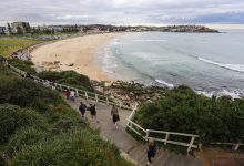 Avustralya Sidney’de bulunan ünlü Bondi Plajı’nda silah sesleri duyulduğu yönündeki ihbarlar sonrası polis geniş çaplı operasyon başlattı.