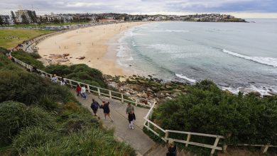 Avustralya Sidney’de bulunan ünlü Bondi Plajı’nda silah sesleri duyulduğu yönündeki ihbarlar sonrası polis geniş çaplı operasyon başlattı.