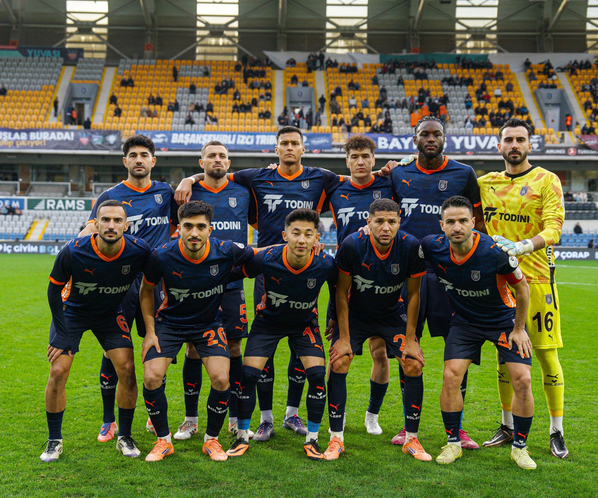 Trendyol Süper Lig’de Gaziantep FK’yı yenen Başakşehir, son dört maçında üçüncü galibiyetini elde etti