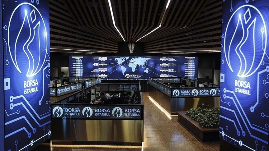 Borsa İstanbul’da bazı hisselerde spekülasyonla yapay fiyat hareketleri oluşturdukları belirlenen şüphelilere yönelik İstanbul merkezli 5 ilde operasyon düzenlendi; 10 kişi gözaltına alındı.