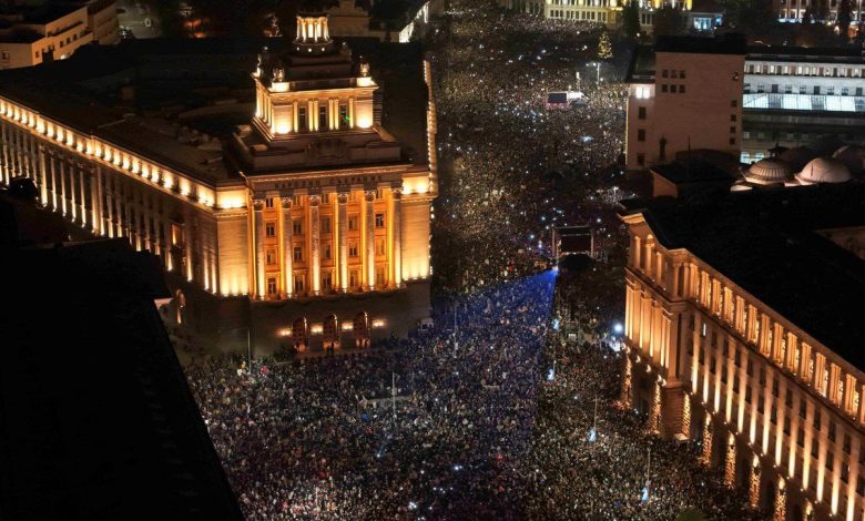 Haftalardır Bulgaristan’da süren yeni bütçe tasarısı karşıtı protestolar sonuç verdi. Hükümet istifa etti