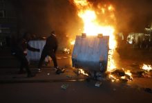 Bulgaristan’ın başkenti Sofya’da başlayan 2026 bütçe karşıtı protestolar kısa sürede ülke geneline yayılırken, gece saatlerinde şiddet olayları tırmandı.