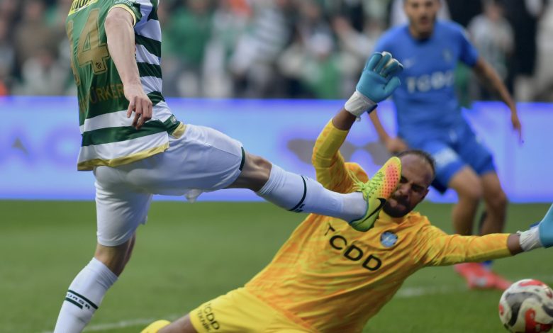 Nesine 2. Lig Kırmızı Grup’ta zirveye oynayan Bursaspor, 7 eksiğe rağmen, Ankara Demirspor’u yenerek maç fazlasıyla lider oldu