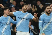 İngiltere Premier Lig'de Sunderland’i 3-0 yenen Manchester City, Aston Villa’ya kaybeden lider Arsenal ile farkı iki puana düşürdü