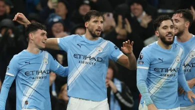 İngiltere Premier Lig'de Sunderland’i 3-0 yenen Manchester City, Aston Villa’ya kaybeden lider Arsenal ile farkı iki puana düşürdü