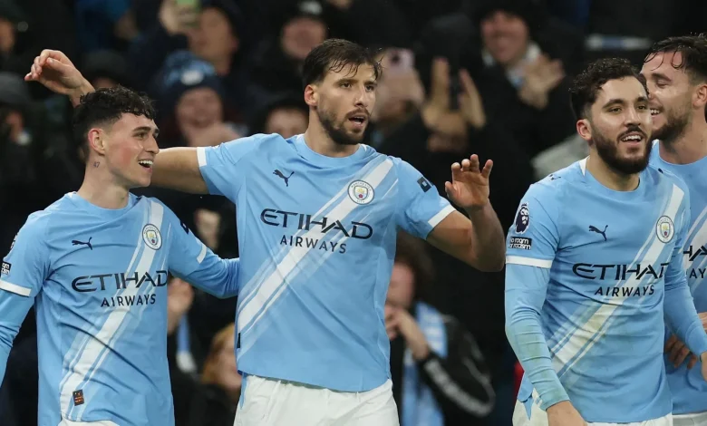 Manchester City, Arsenal’ın ensesinde 2 İngiltere Premier Lig'de Sunderland’i 3-0 yenen Manchester City, Aston Villa’ya kaybeden lider Arsenal ile farkı iki puana düşürdü