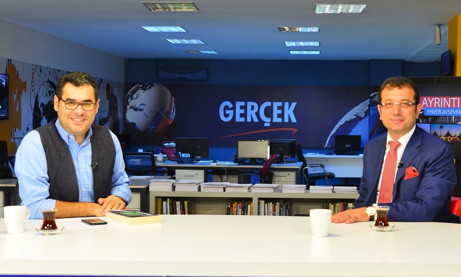 Ekrem İmamoğlu ile Enver Aysever arasında sert diyalog 1 Silivri Cezaevi’nde Ekrem İmamoğlu ile Enver Aysever arasında yaşandığı öne sürülen diyalog gündem oldu.