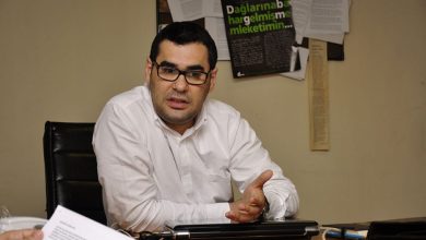 Enver Aysever gözaltına alındı 4 Hasan İmamoğlu’nun sözlerini eleştiren Enver Aysever, sosyal medyada hedef gösterilmesinin ardından sabah saatlerinde gözaltına alındı.