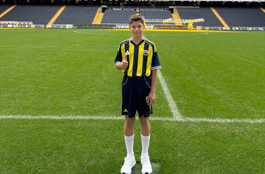 Fenerbahçe, Galatasaray'dan Arda'yı kaptı! 1 Fenerbahçe, Galatasaray'ın serbest bıraktığı ve "Geleceğin Arda Güler'i" denilen Erdal Fethi Pehlivan'ı transfer etti