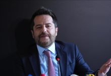 “Futbolda bahis” soruşturması kapsamında gözaltına alınan eski Galatasaray Sportif AŞ Başkan Vekili Erden Timur, savcılığın talebi üzerine sevk edildiği hakimlikçe tutuklandı.