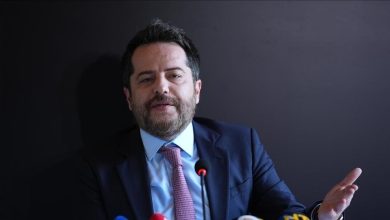 “Futbolda bahis” soruşturması kapsamında gözaltına alınan eski Galatasaray Sportif AŞ Başkan Vekili Erden Timur, savcılığın talebi üzerine sevk edildiği hakimlikçe tutuklandı.